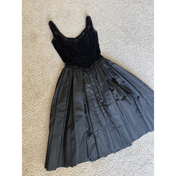 Vintage 1950s Black Velvet Beaded Bodice Dress‎ Full Pleated Skirt XS - Picture 8 of 8